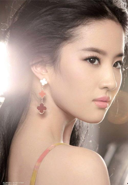 娱乐圈吃瓜刘亦菲是谁啊,揭秘“吃瓜刘亦菲”背后的明星故事