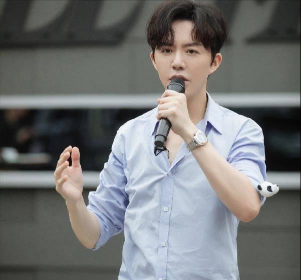 娱乐圈两个人吃瓜事件,揭秘明星幕后恩怨情仇